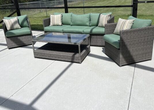 vacation home with deck in Sebring, Florida